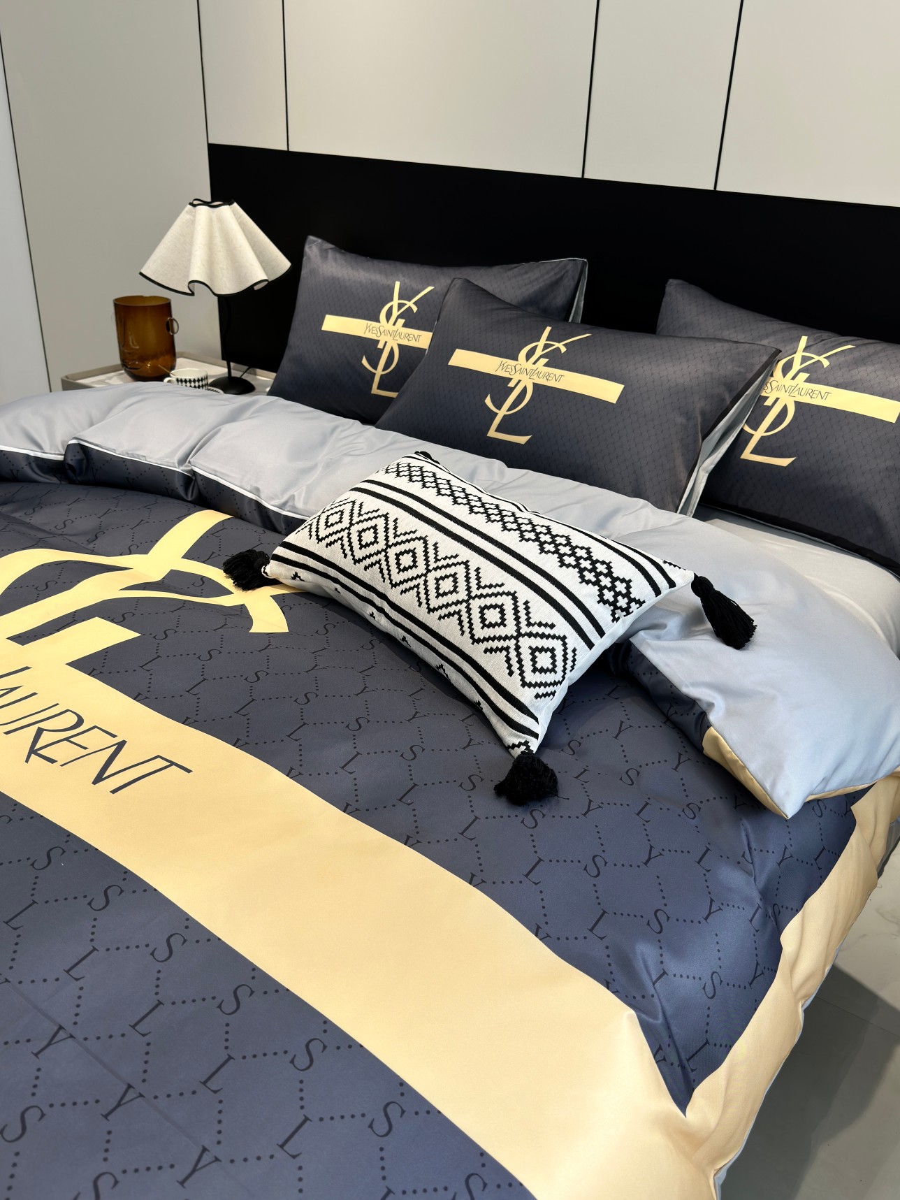 [TOP] Yves Saint Laurent YSL Washed Silk Printing Four-piece Set - Black