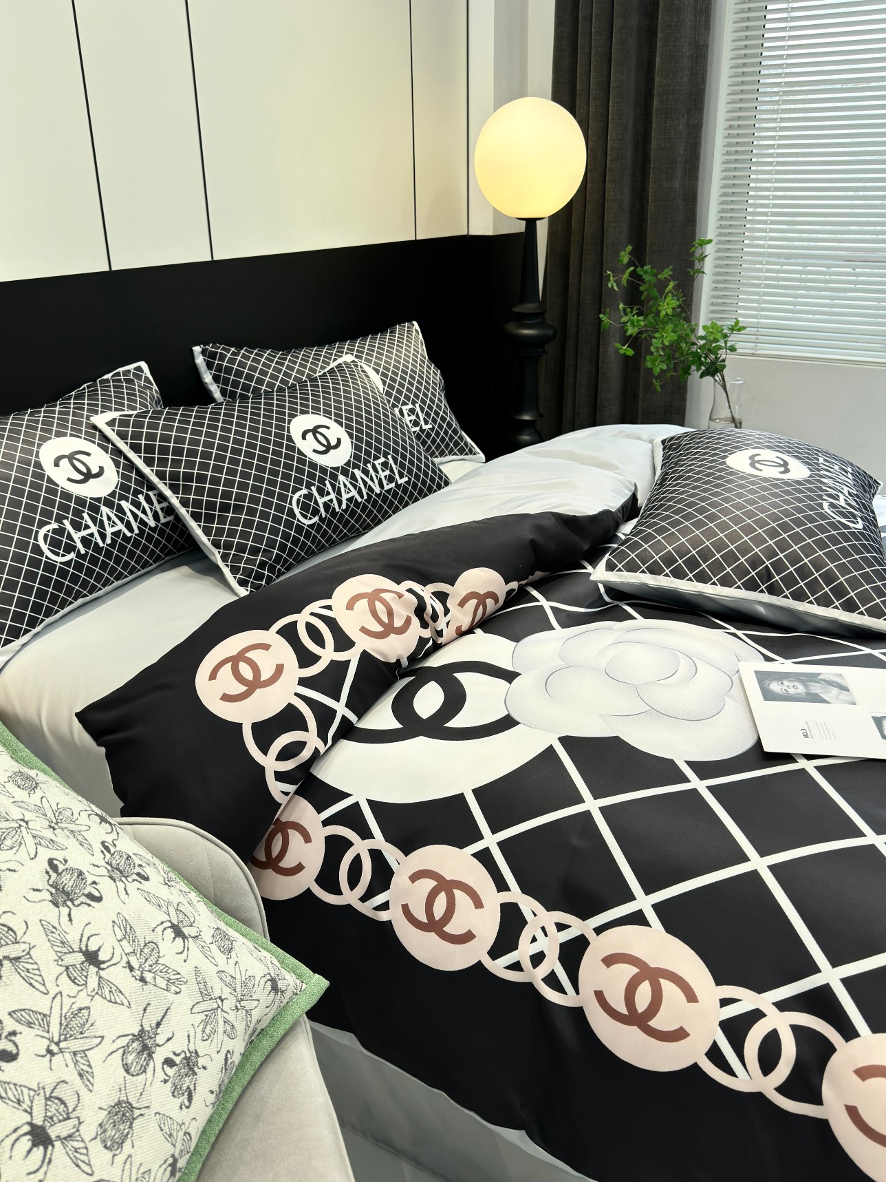 [TOP] CHANEL Washed Silk Printing Four-piece Set - Black