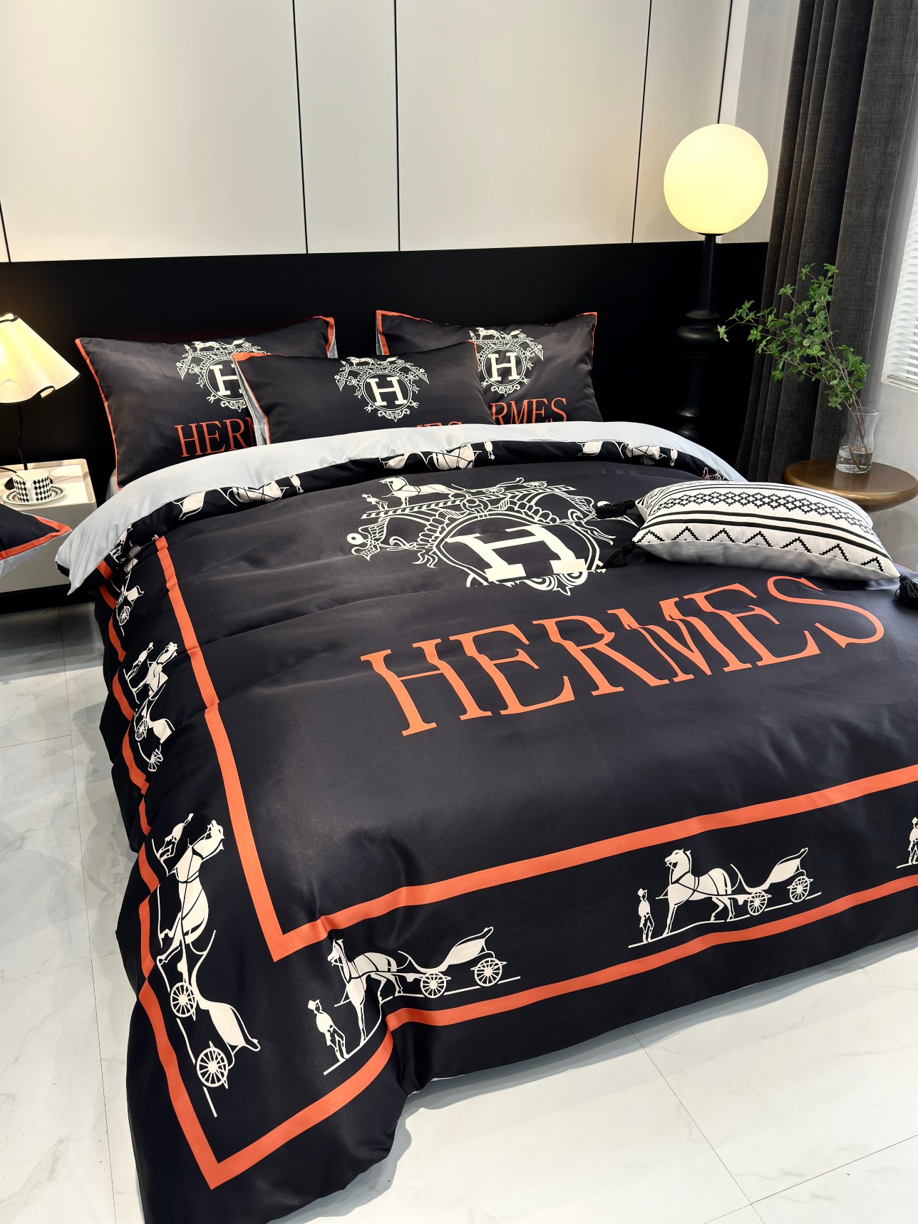 [TOP] HERMES Washed Silk Printing Four-piece Set - Black