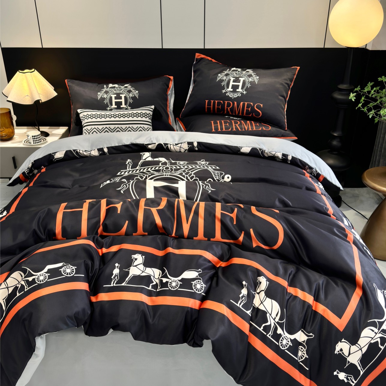 [TOP] HERMES Washed Silk Printing Four-piece Set - Black