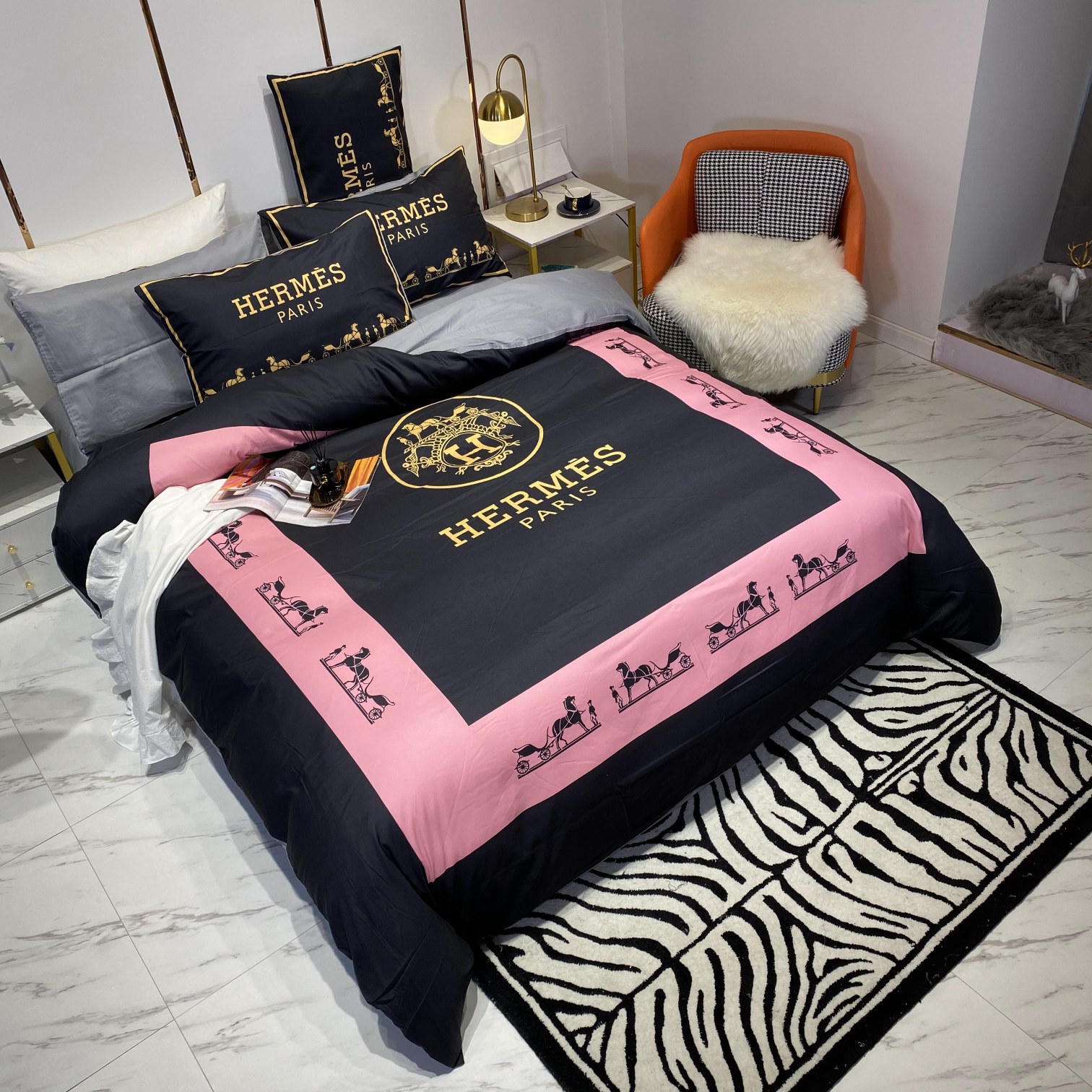 [TOP] HERMES Cotton Printing Four-piece Set - Black and Pink