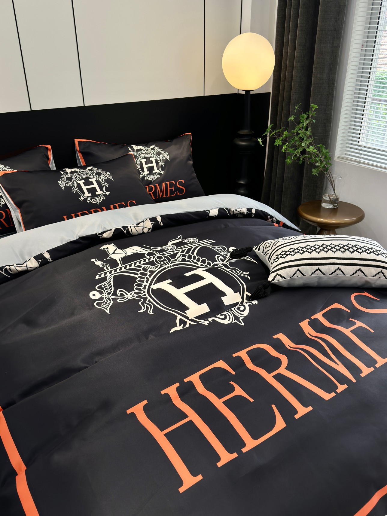 [TOP] HERMES Washed Silk Printing Four-piece Set - Black