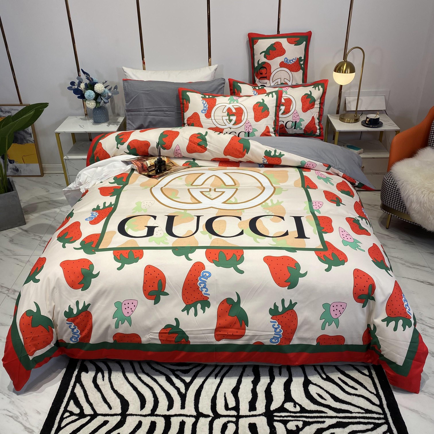 [TOP] GUCCI Cotton Strawberry Printing Four-piece Set