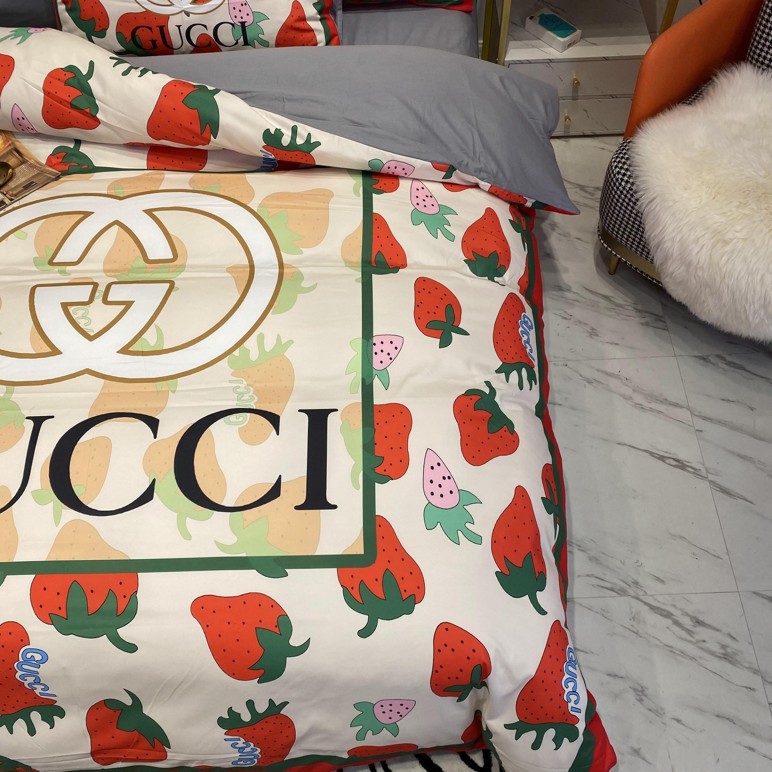 [TOP] GUCCI Cotton Strawberry Printing Four-piece Set