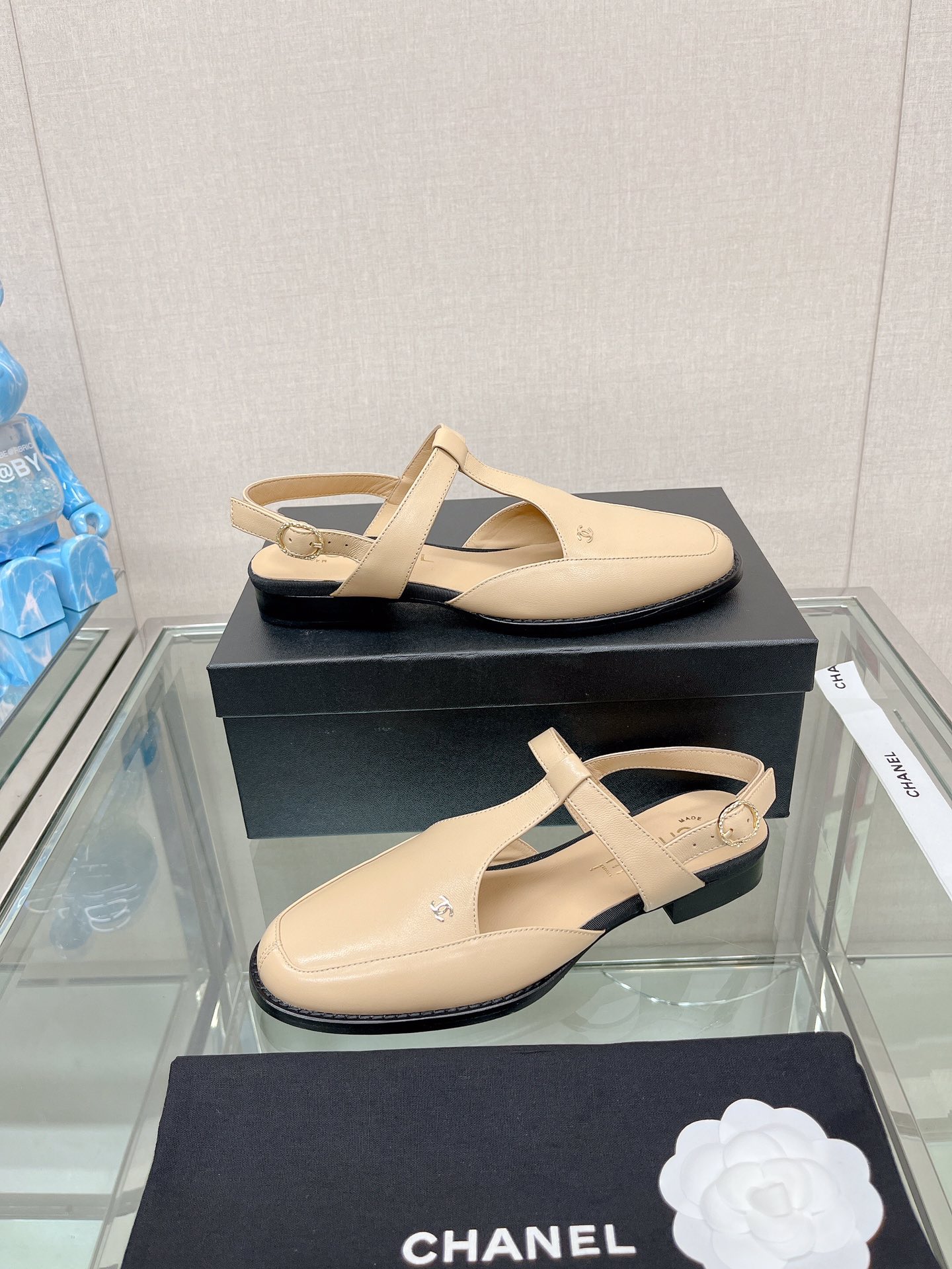 [TOP] CHANEL Vintage Roman Sandals - 3 Color