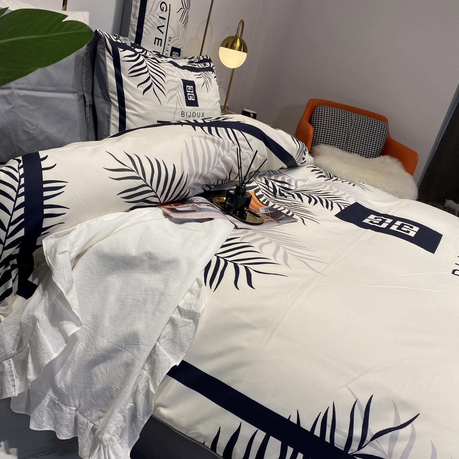 [TOP] GIVENCHY Cotton Printing Four-piece Set - White