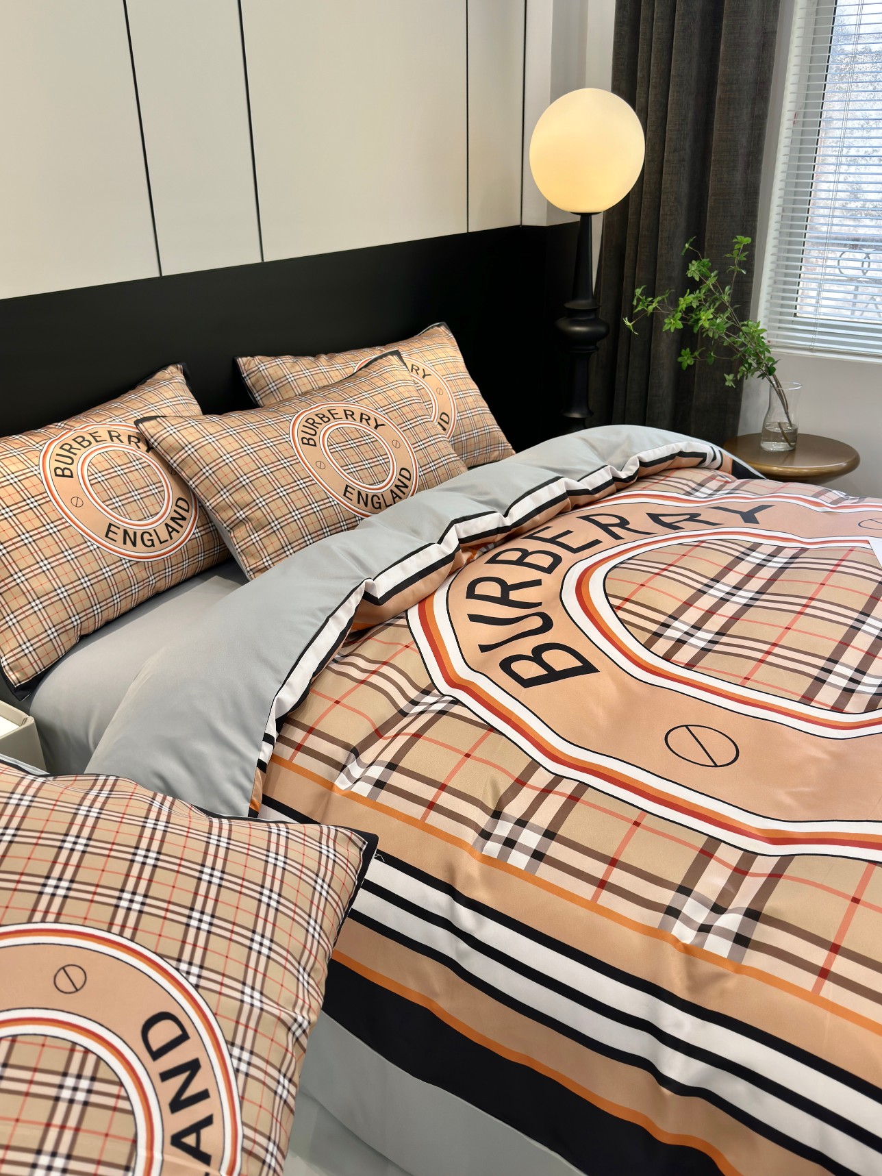 [TOP] BURBERRY Washed Silk Four-piece Set - Plaid