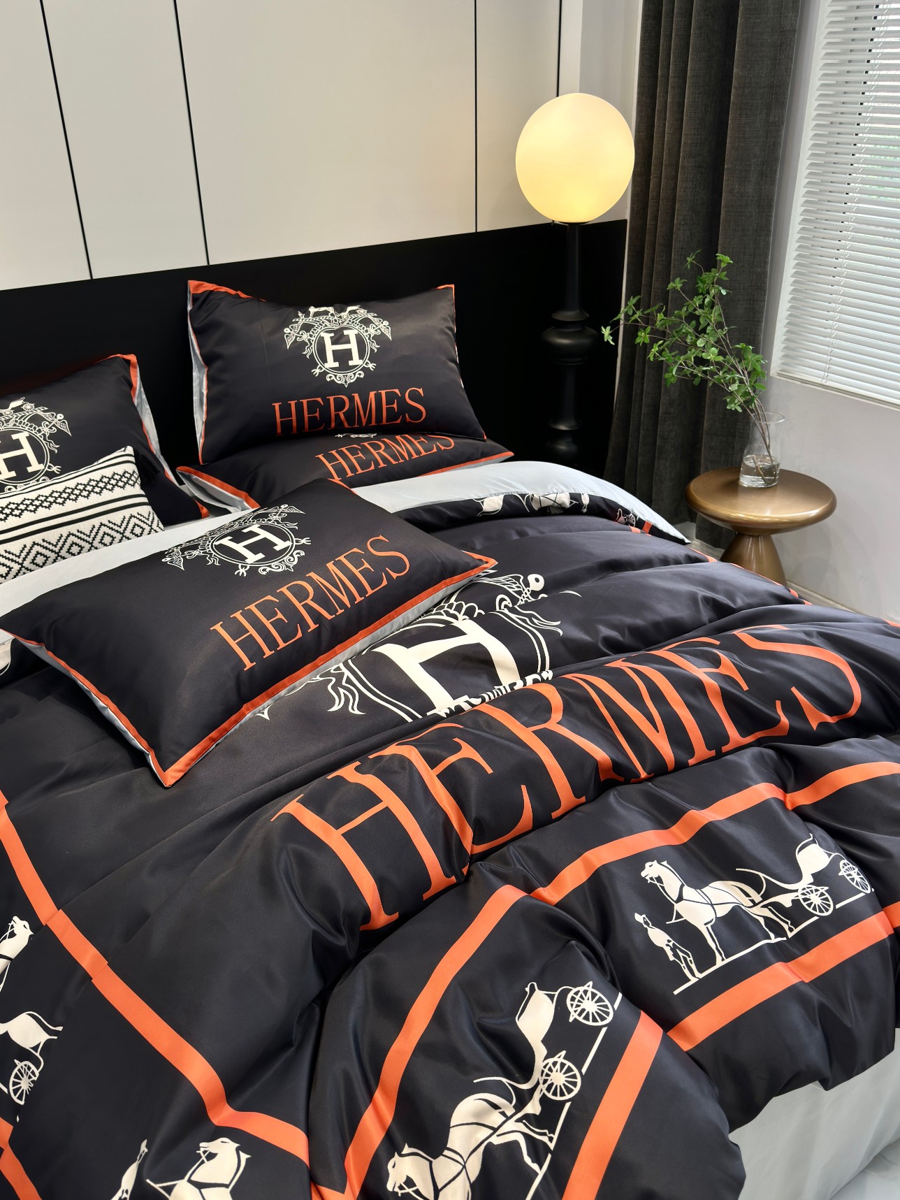 [TOP] HERMES Washed Silk Printing Four-piece Set - Black