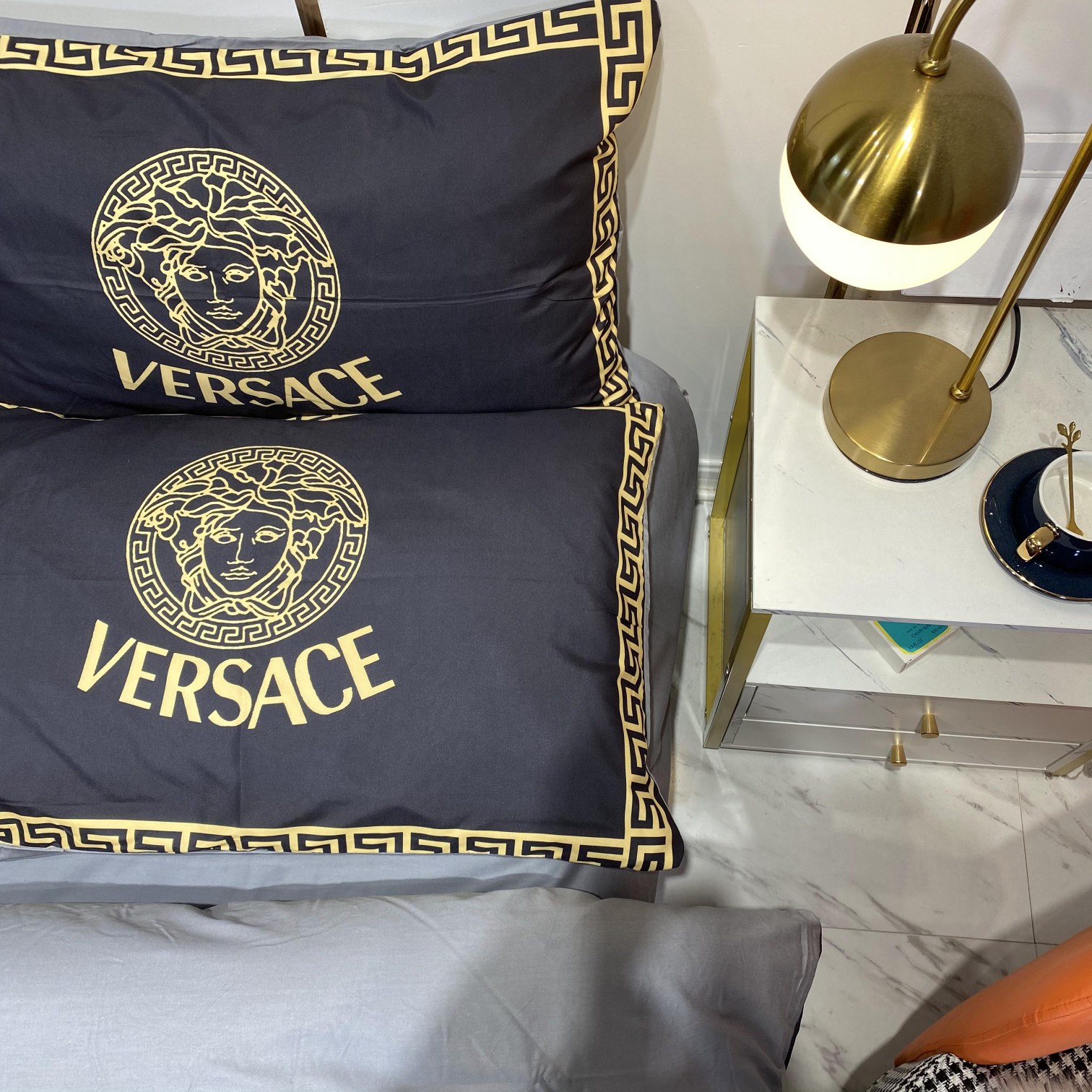 [TOP] VERSACE Cotton Printing Four-piece Set - Black and Gold