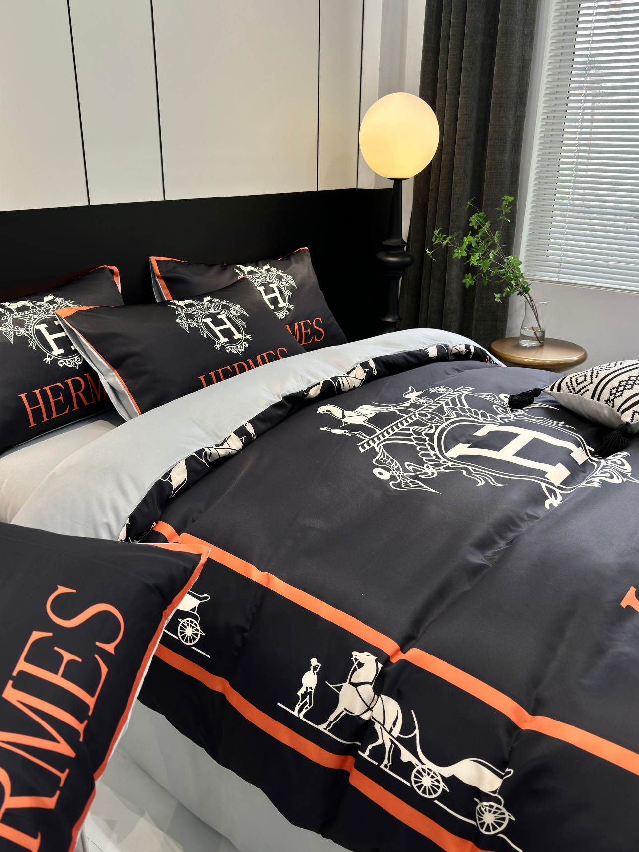 [TOP] HERMES Washed Silk Printing Four-piece Set - Black