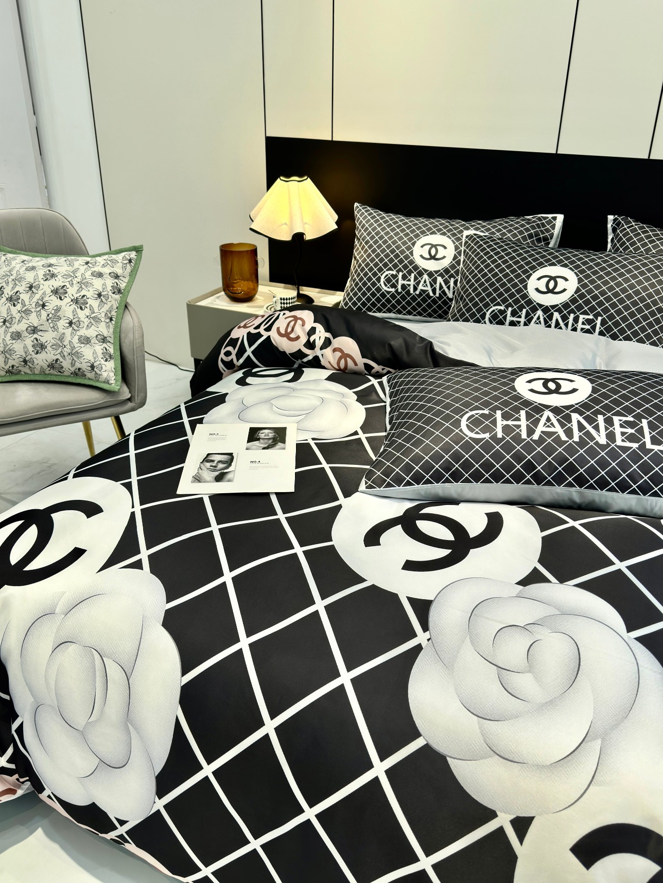 [TOP] CHANEL Washed Silk Printing Four-piece Set - Black