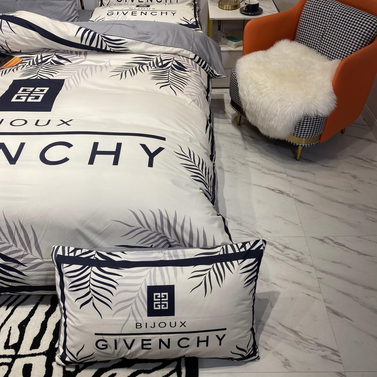 [TOP] GIVENCHY Cotton Printing Four-piece Set - White