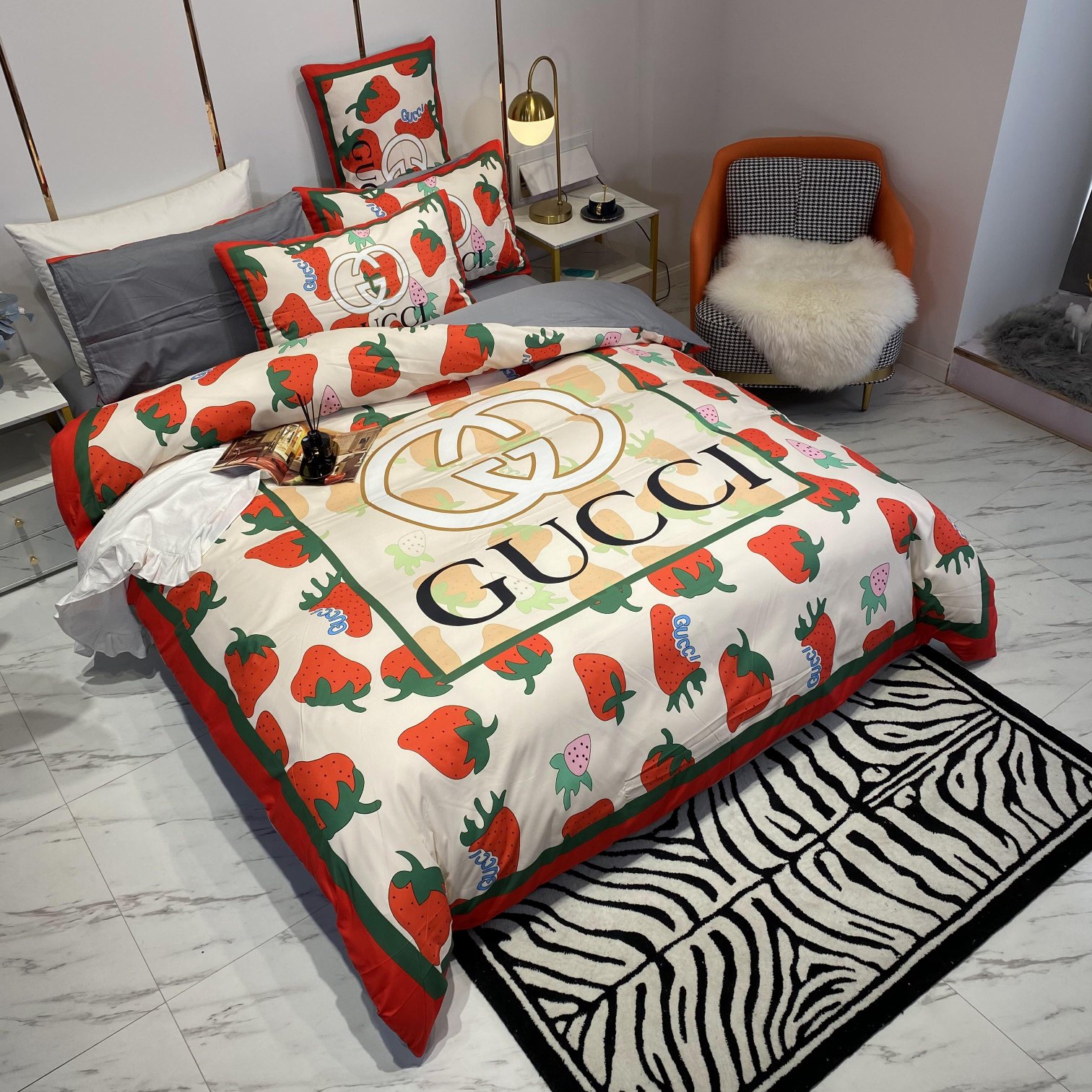 [TOP] GUCCI Cotton Strawberry Printing Four-piece Set