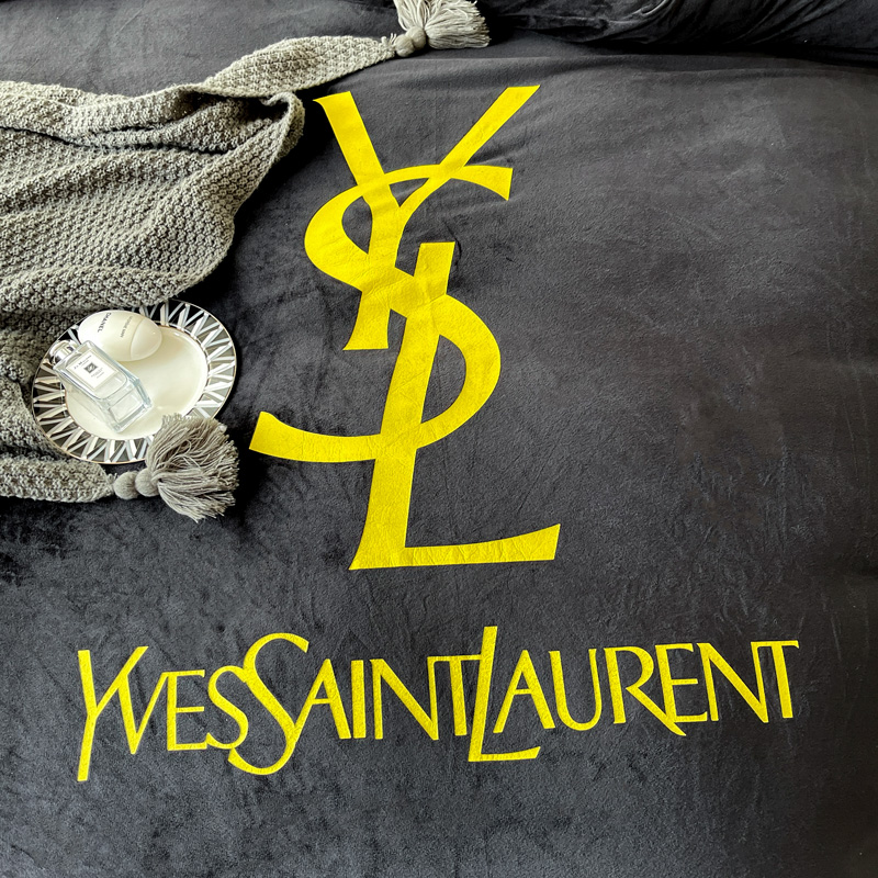 [TOP] Yves Saint Laurent YSL Crystal Velvet Table Printing Four-piece Set - 2 Colors