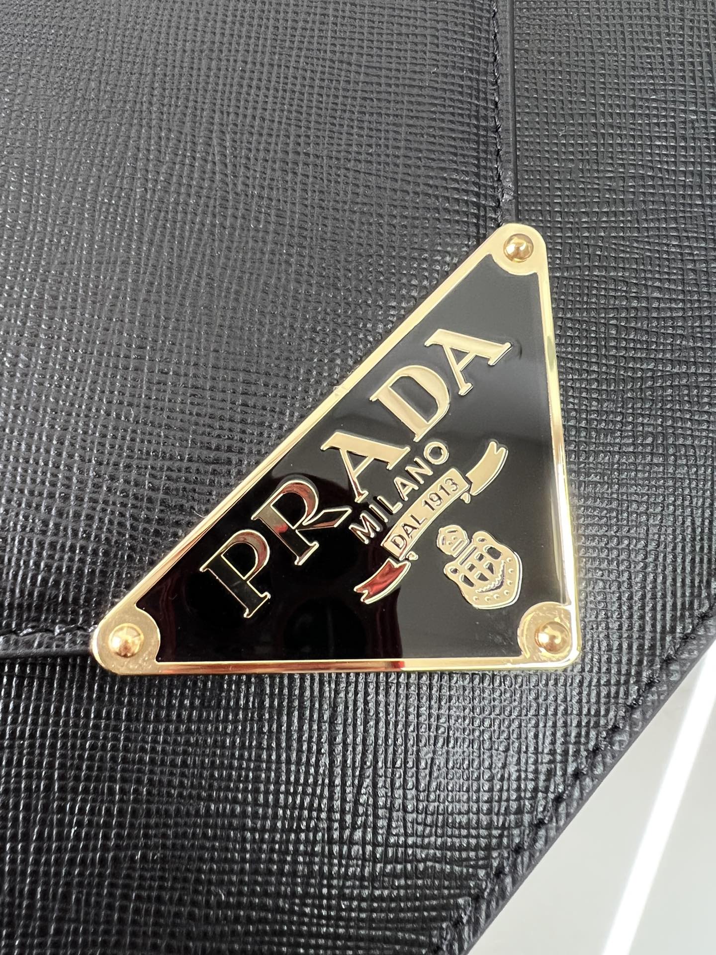[TOP] PRADA New Messenger Saffiano Leather Bag 21.5x14x4 cm - Black