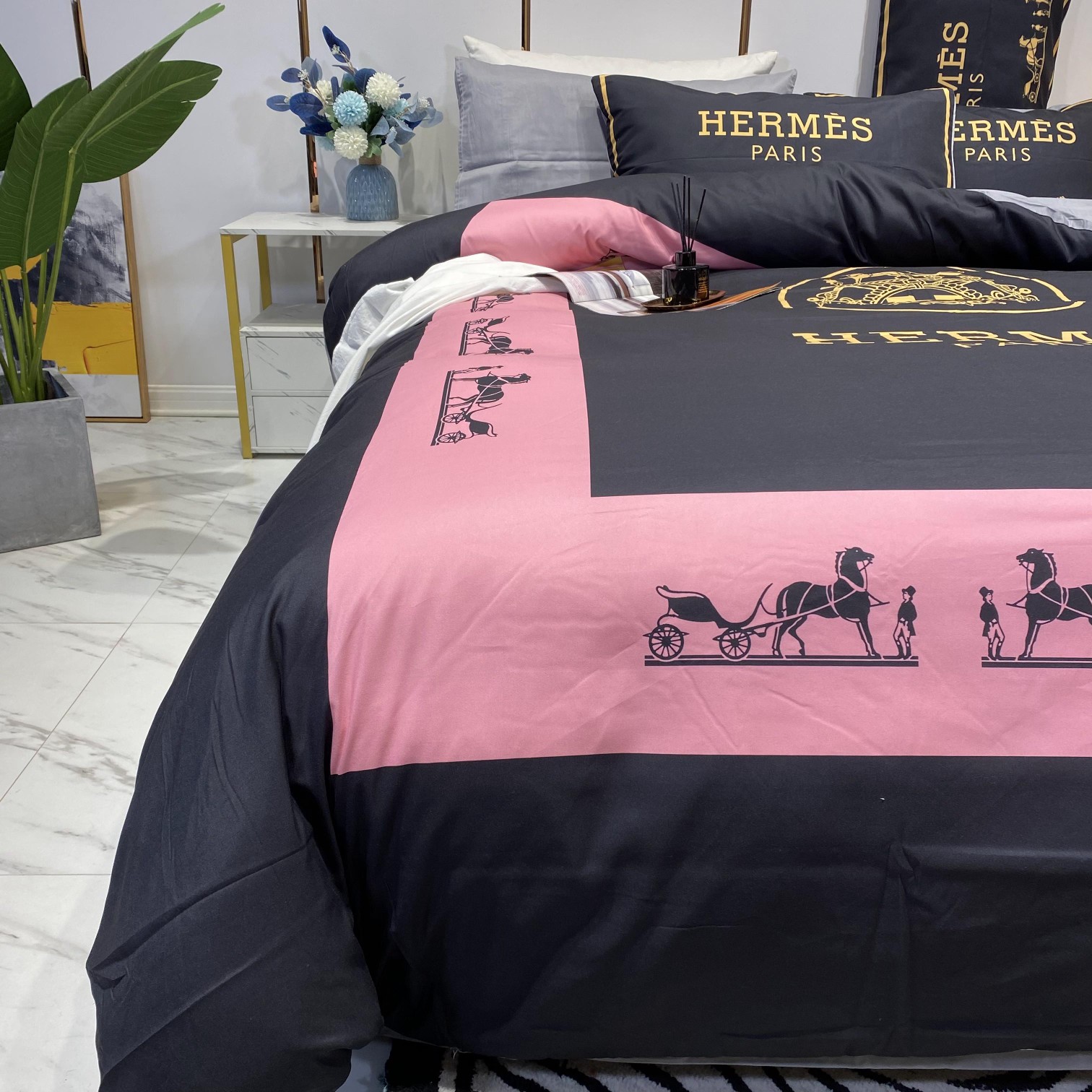 [TOP] HERMES Cotton Printing Four-piece Set - Black and Pink