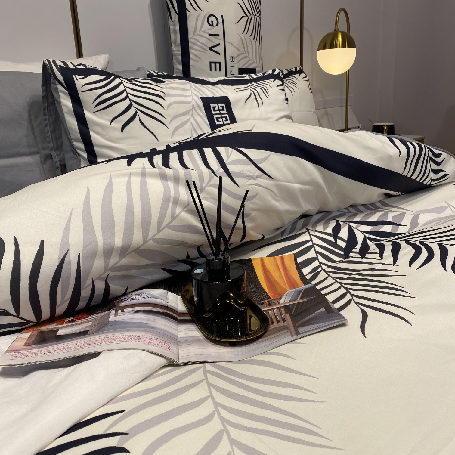 [TOP] GIVENCHY Cotton Printing Four-piece Set - White