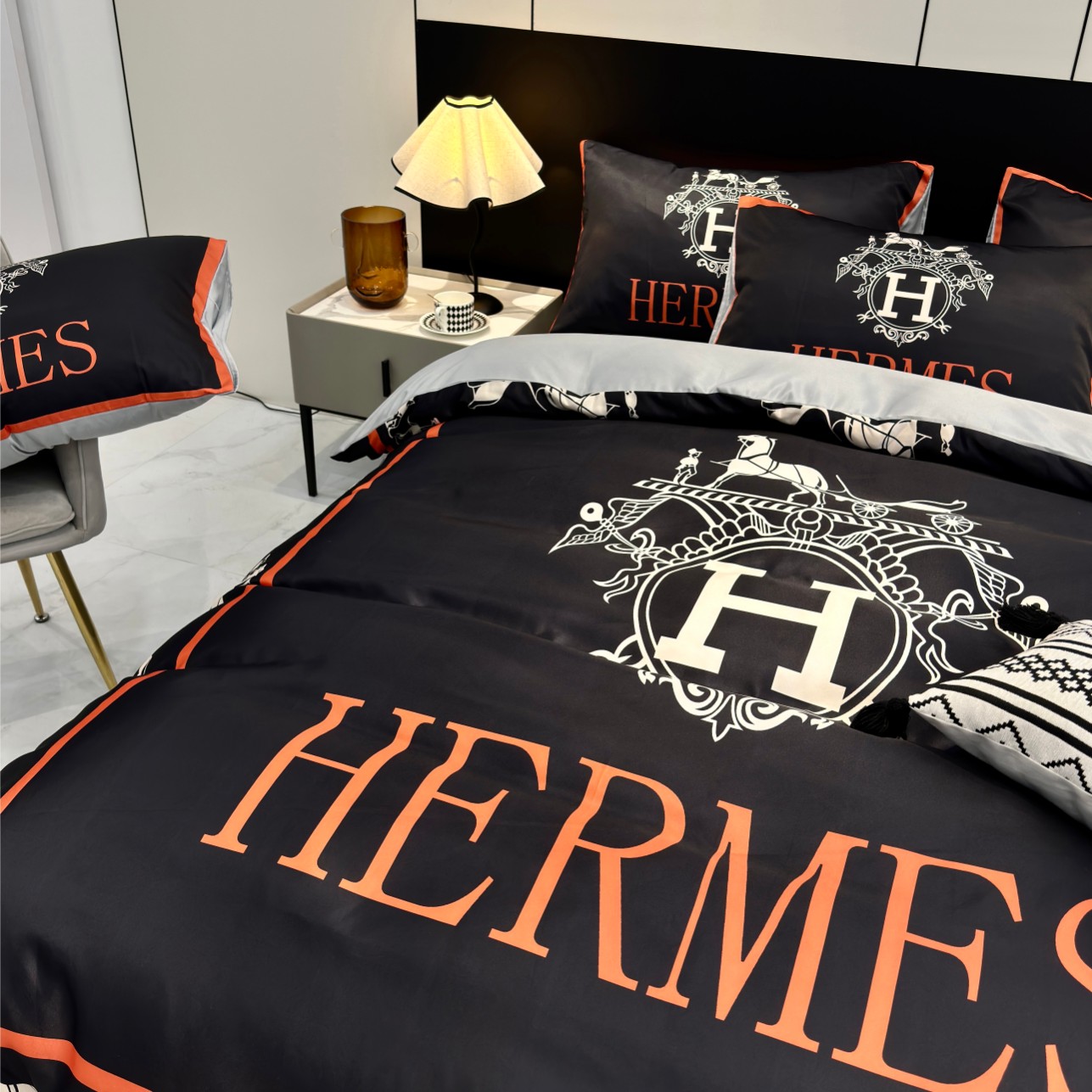 [TOP] HERMES Washed Silk Printing Four-piece Set - Black