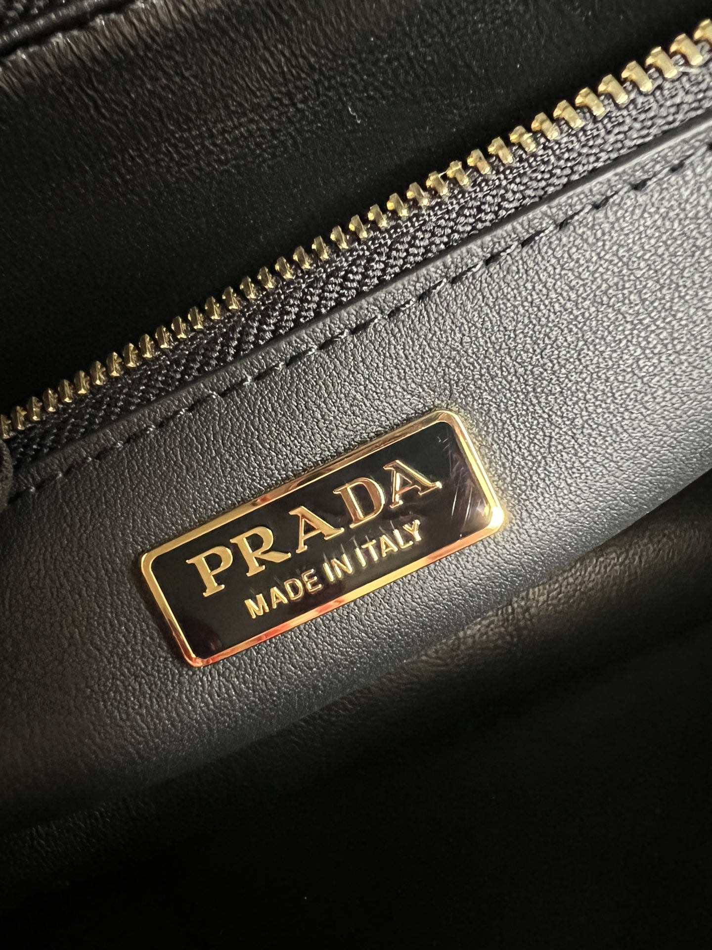 [TOP] PRADA New Messenger Saffiano Leather Bag 21.5x14x4 cm - Black