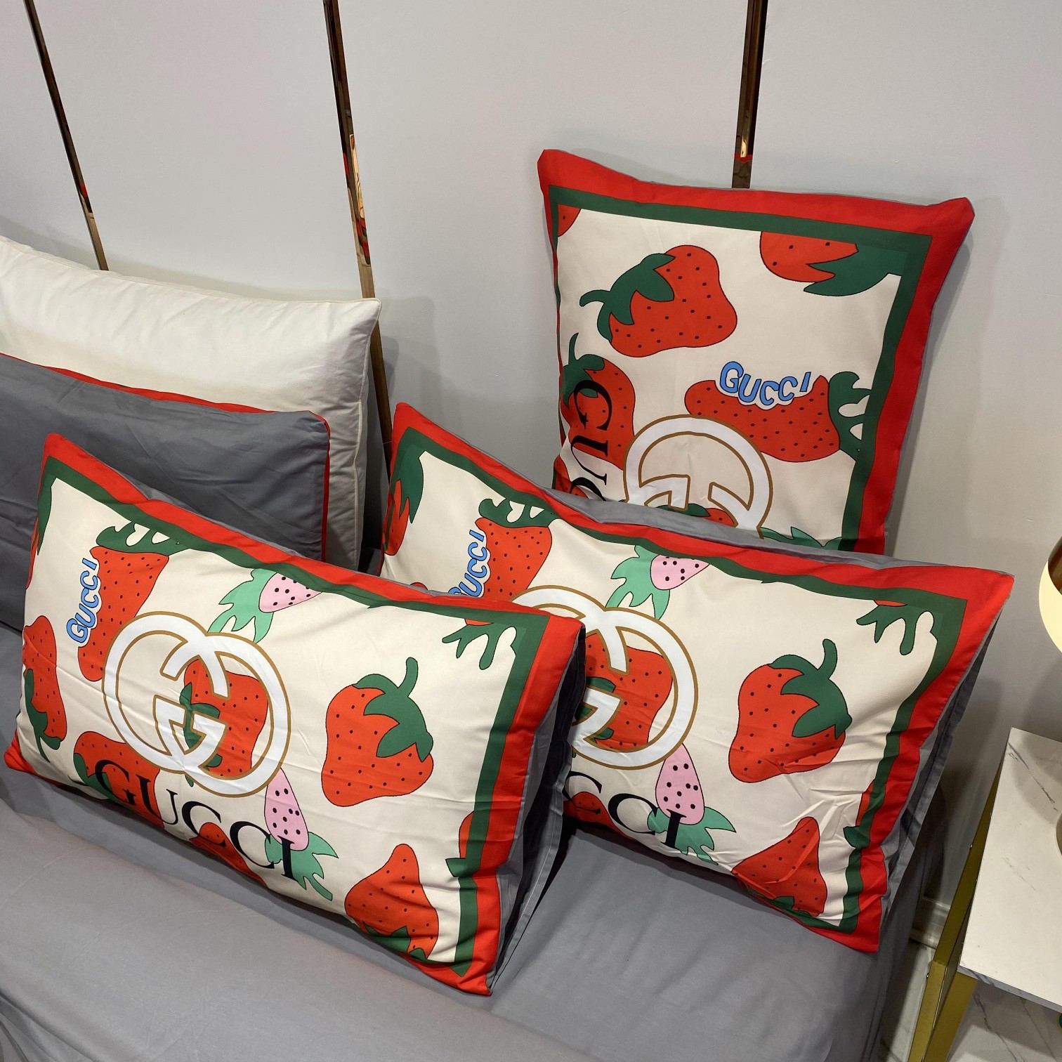 [TOP] GUCCI Cotton Strawberry Printing Four-piece Set