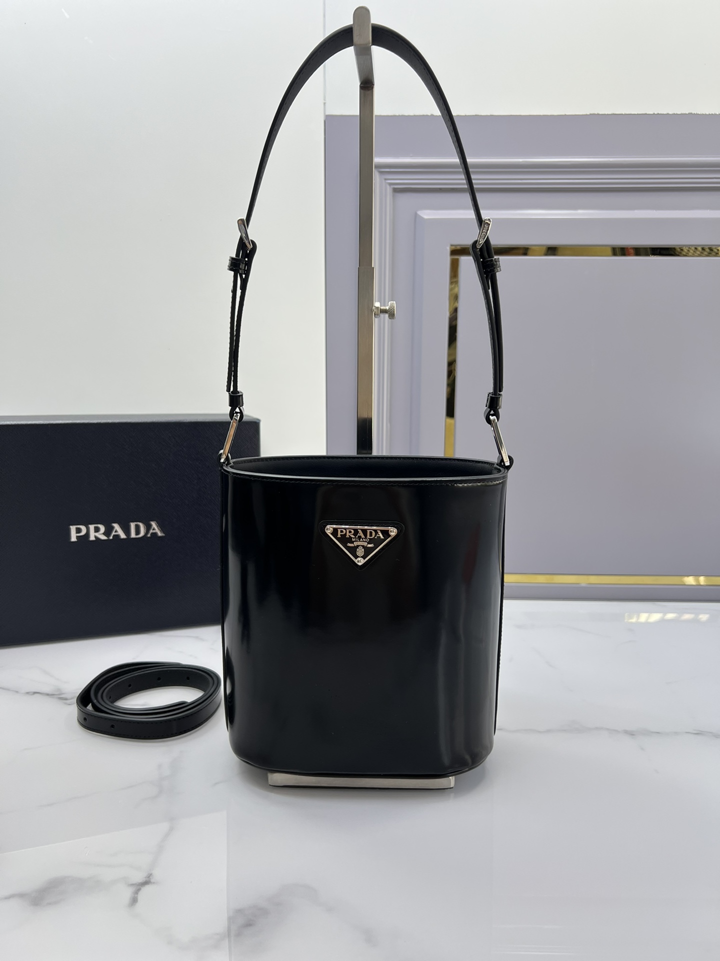 [TOP] PRADA Panier Bucket Imported Shiny Calfskin Plain Cowhide Bags 17x18x10.5 cm - Black&White