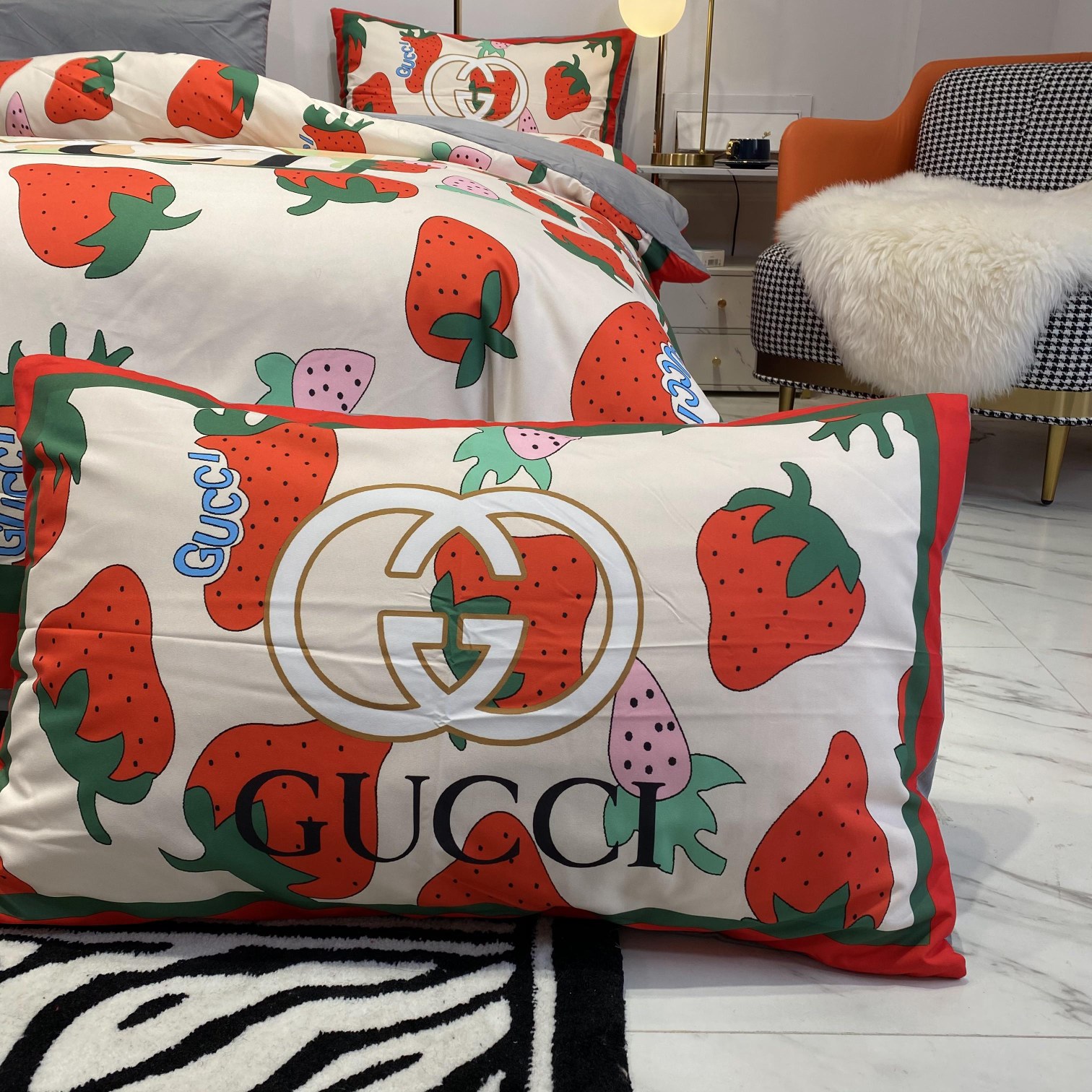 [TOP] GUCCI Cotton Strawberry Printing Four-piece Set