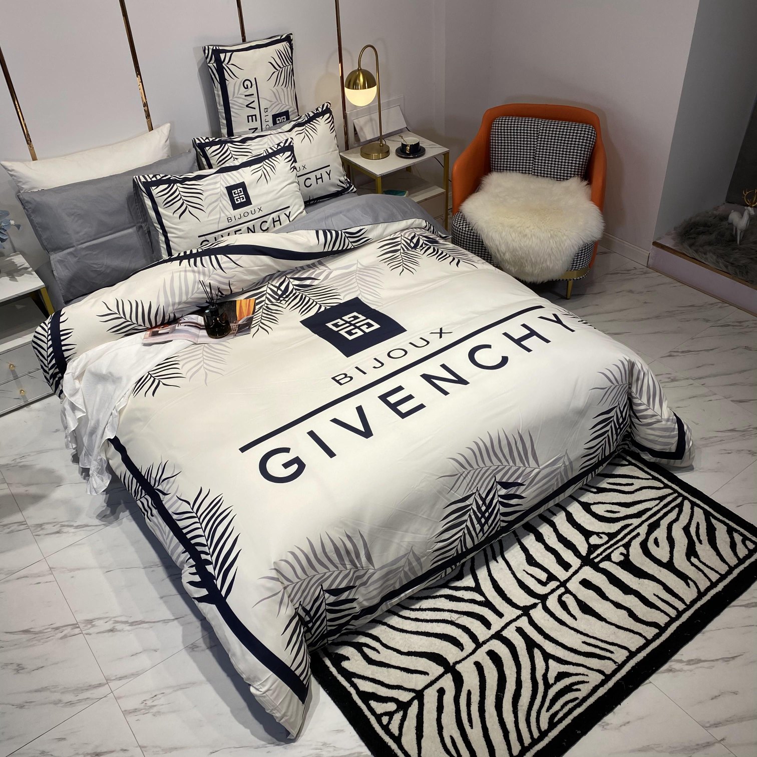 [TOP] GIVENCHY Cotton Printing Four-piece Set - White