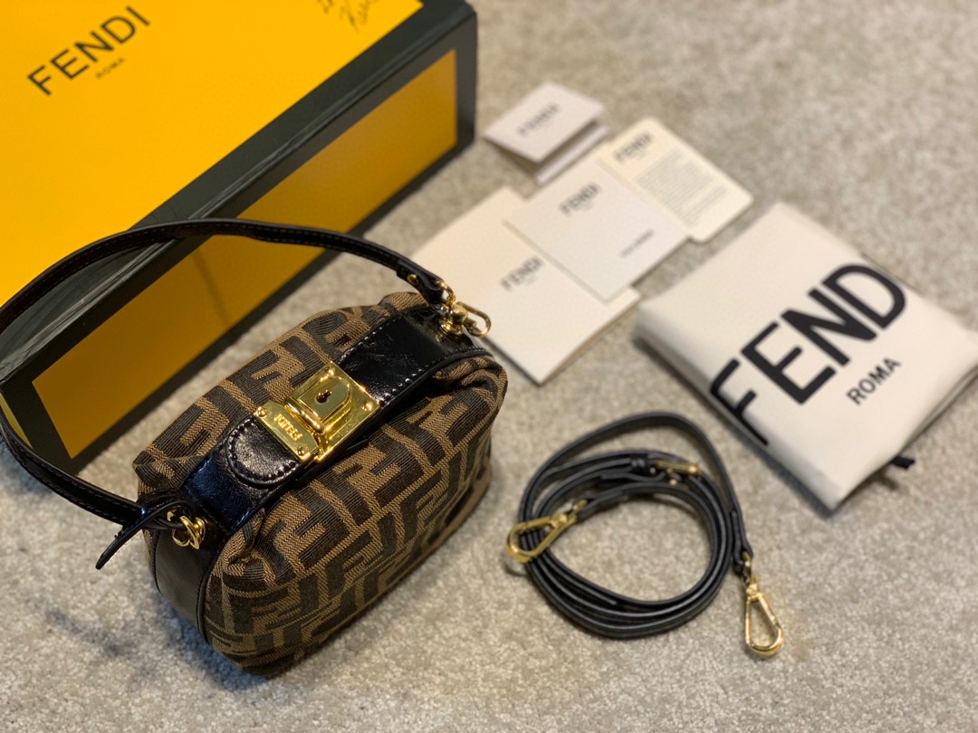 [TOP] FENDI Fend Mini Lunch Box Bag - Black