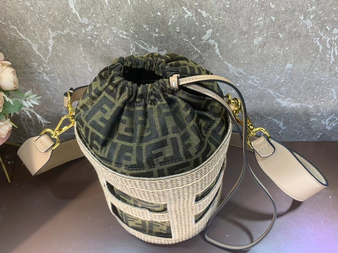 [TOP] FENDI Step OUt Medium Bucket Bag - Five Bags