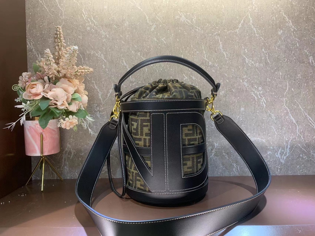[TOP] FENDI Step OUt Medium Bucket Bag - Five Bags