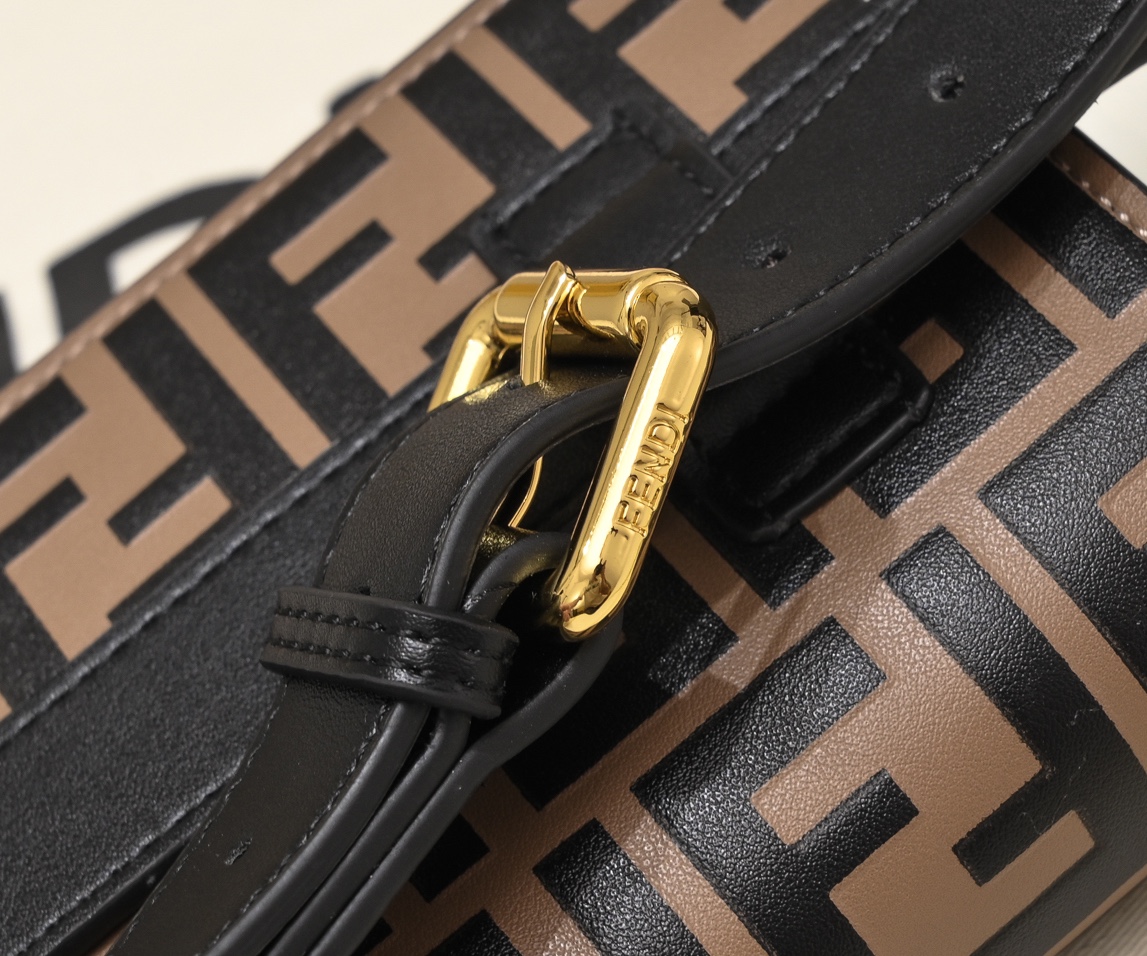 [TOP] FENDI Fend Chain Messenger Waist Bag - Black