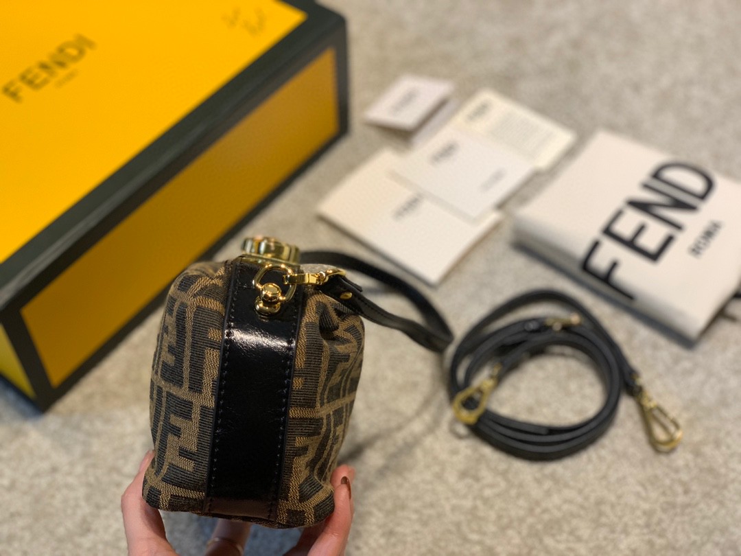 [TOP] FENDI Fend Mini Lunch Box Bag - Black