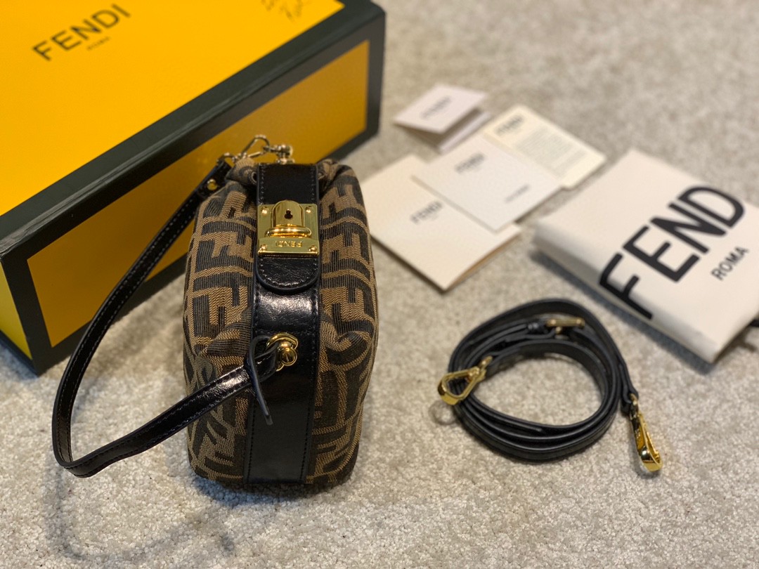 [TOP] FENDI Fend Mini Lunch Box Bag - Black