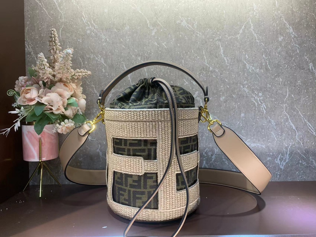 [TOP] FENDI Step OUt Medium Bucket Bag - Five Bags