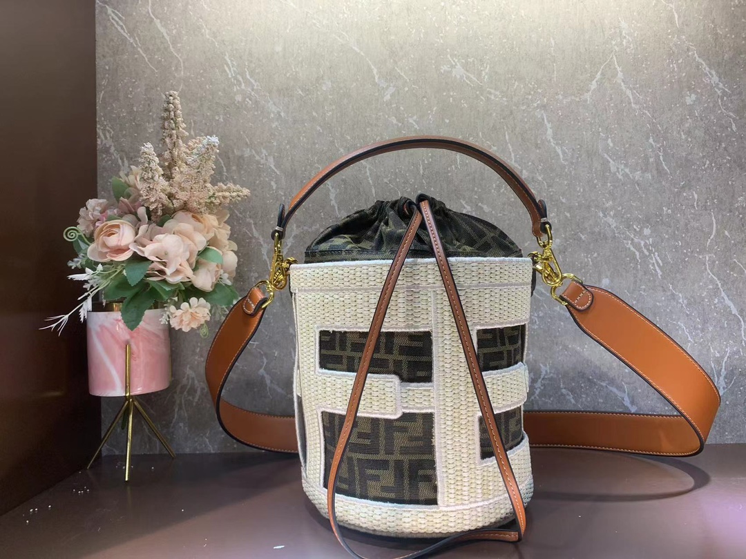 [TOP] FENDI Step OUt Medium Bucket Bag - Five Bags