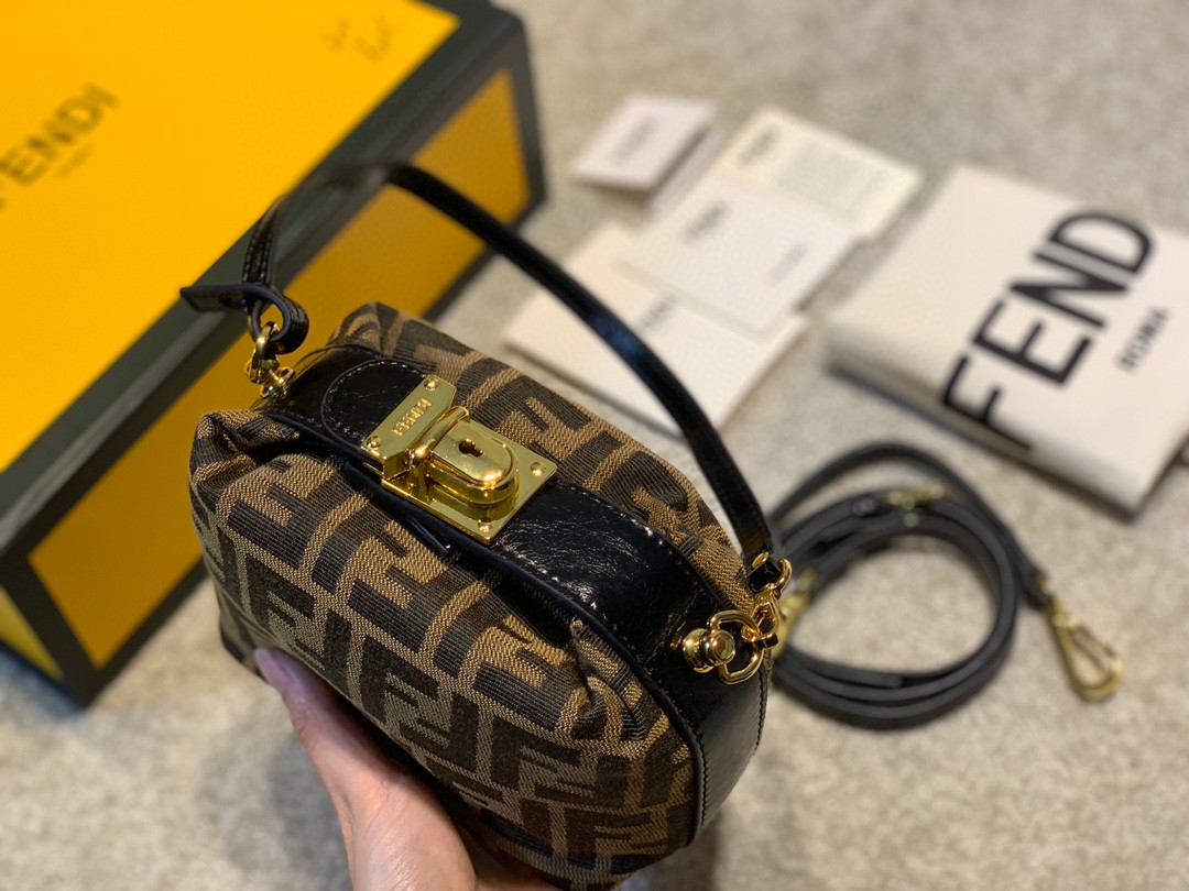 [TOP] FENDI Fend Mini Lunch Box Bag - Black