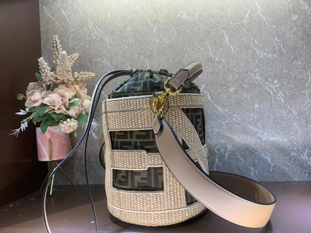 [TOP] FENDI Step OUt Medium Bucket Bag - Five Bags