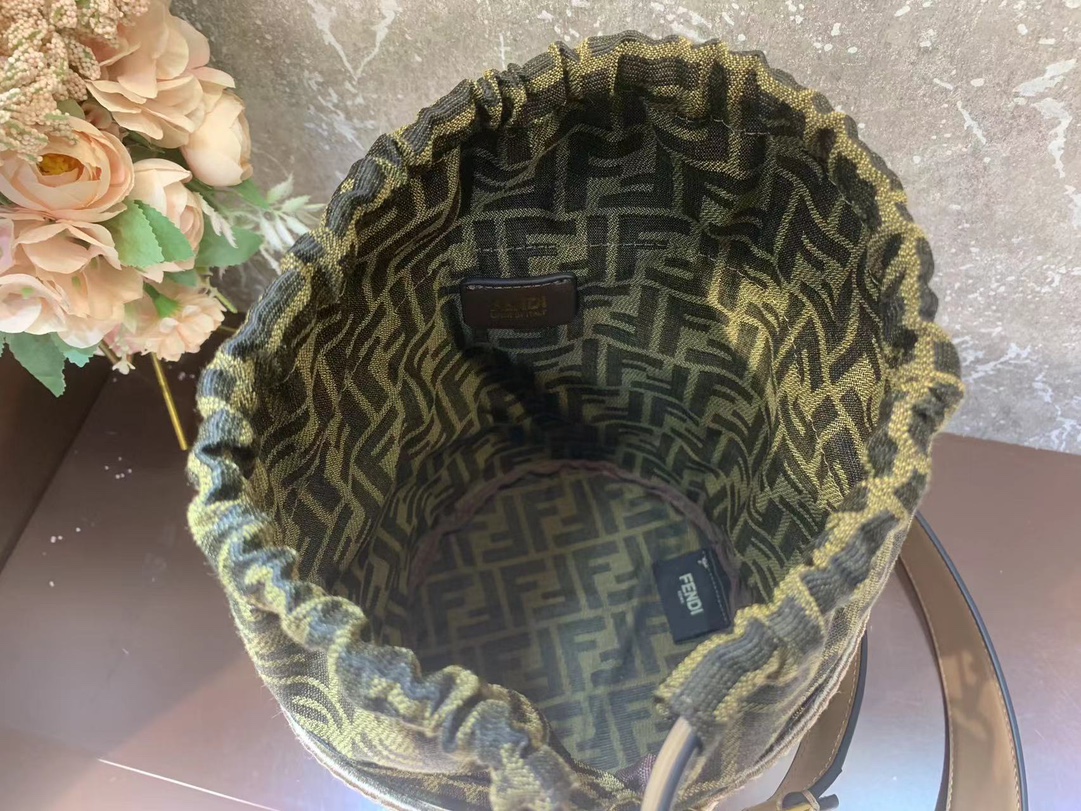 [TOP] FENDI Step OUt Medium Bucket Bag - Five Bags