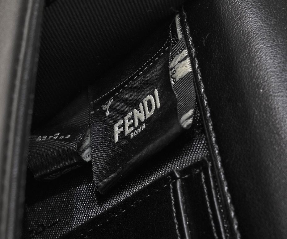 [TOP] FENDI Fend Chain Messenger Waist Bag - Black