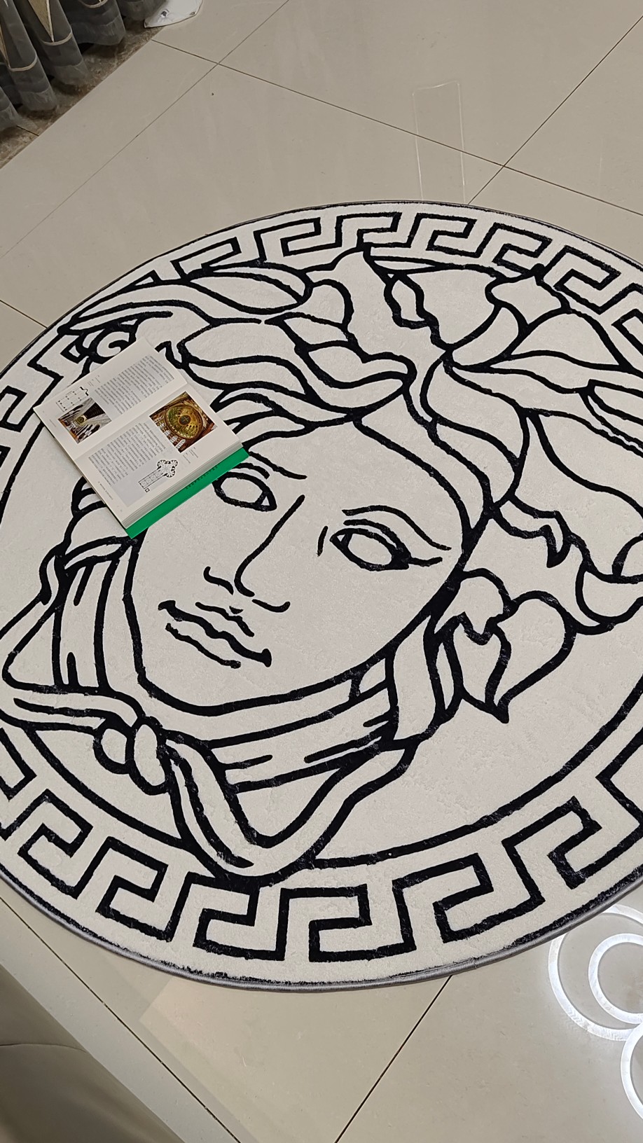 [TOP] VERSACE Round Carpet