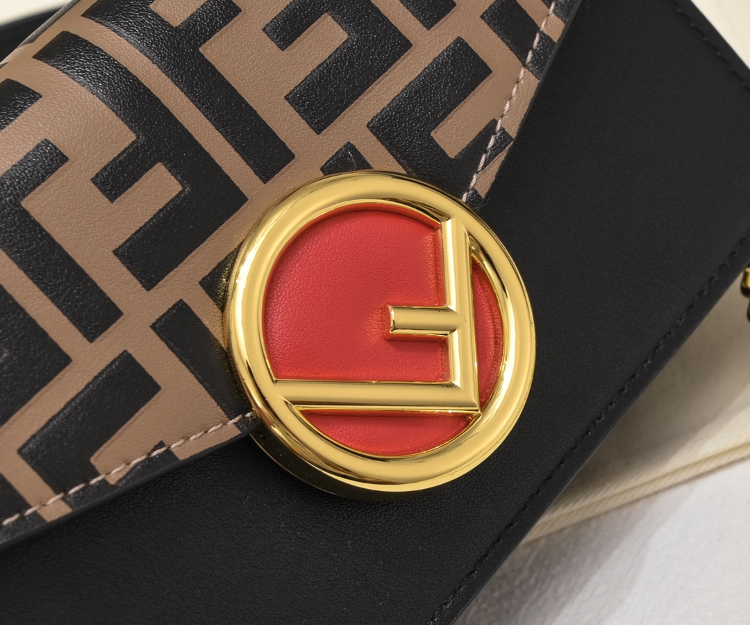 [TOP] FENDI Fend Chain Messenger Waist Bag - Black