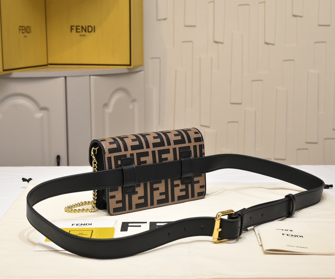 [TOP] FENDI Fend Chain Messenger Waist Bag - Black