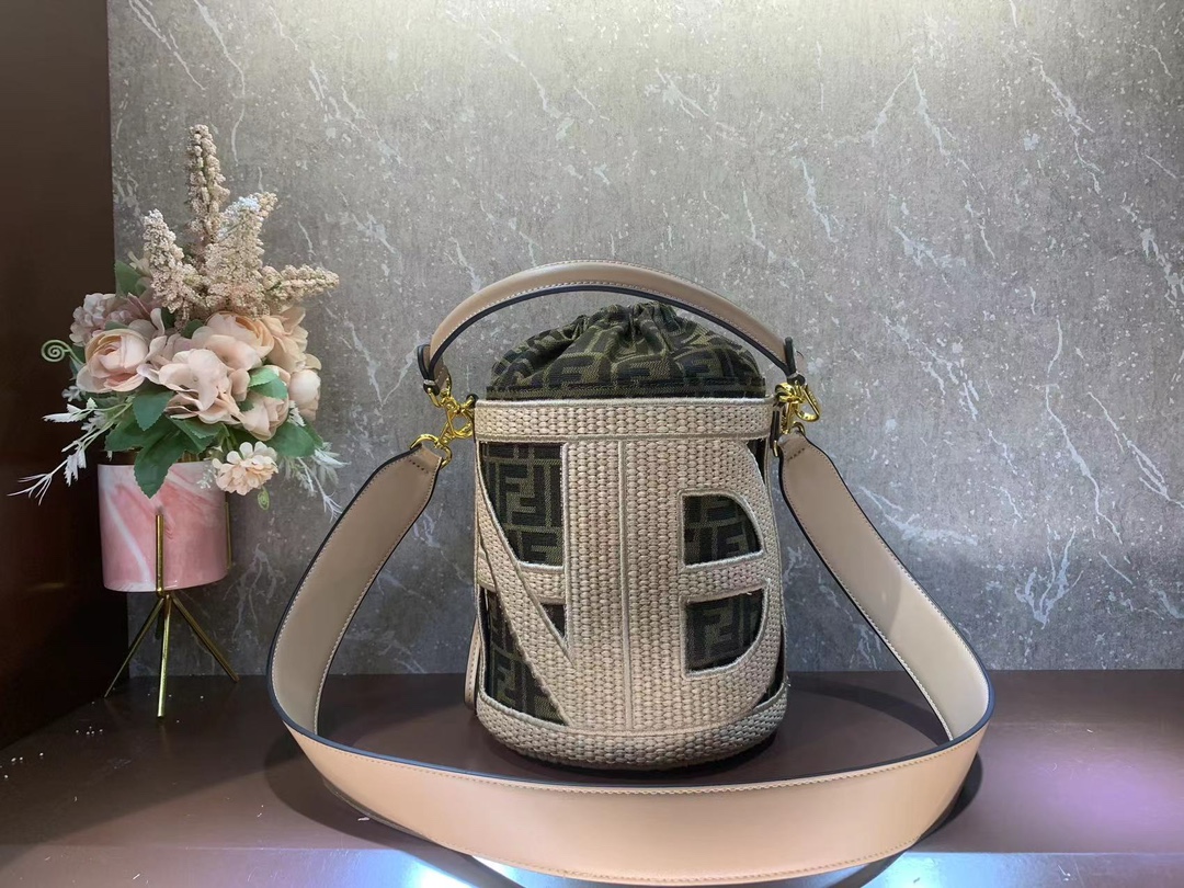 [TOP] FENDI Step OUt Medium Bucket Bag - Five Bags