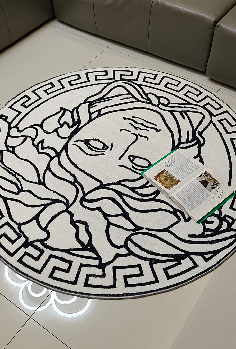 [TOP] VERSACE Round Carpet