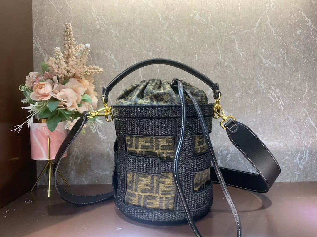 [TOP] FENDI Step OUt Medium Bucket Bag - Five Bags