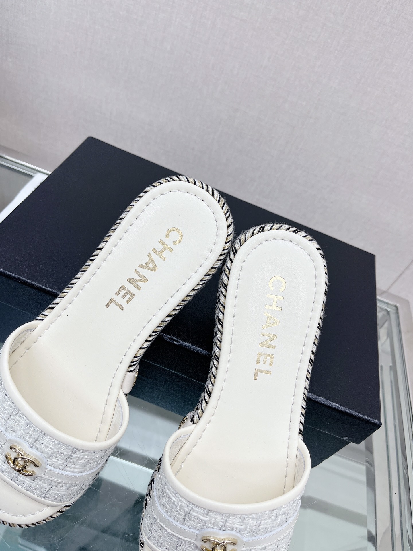 [TOP] CHANEL Sheepskin Lining Slippers - 4 Colour