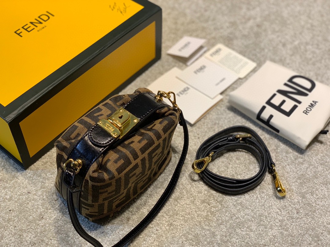 [TOP] FENDI Fend Mini Lunch Box Bag - Black