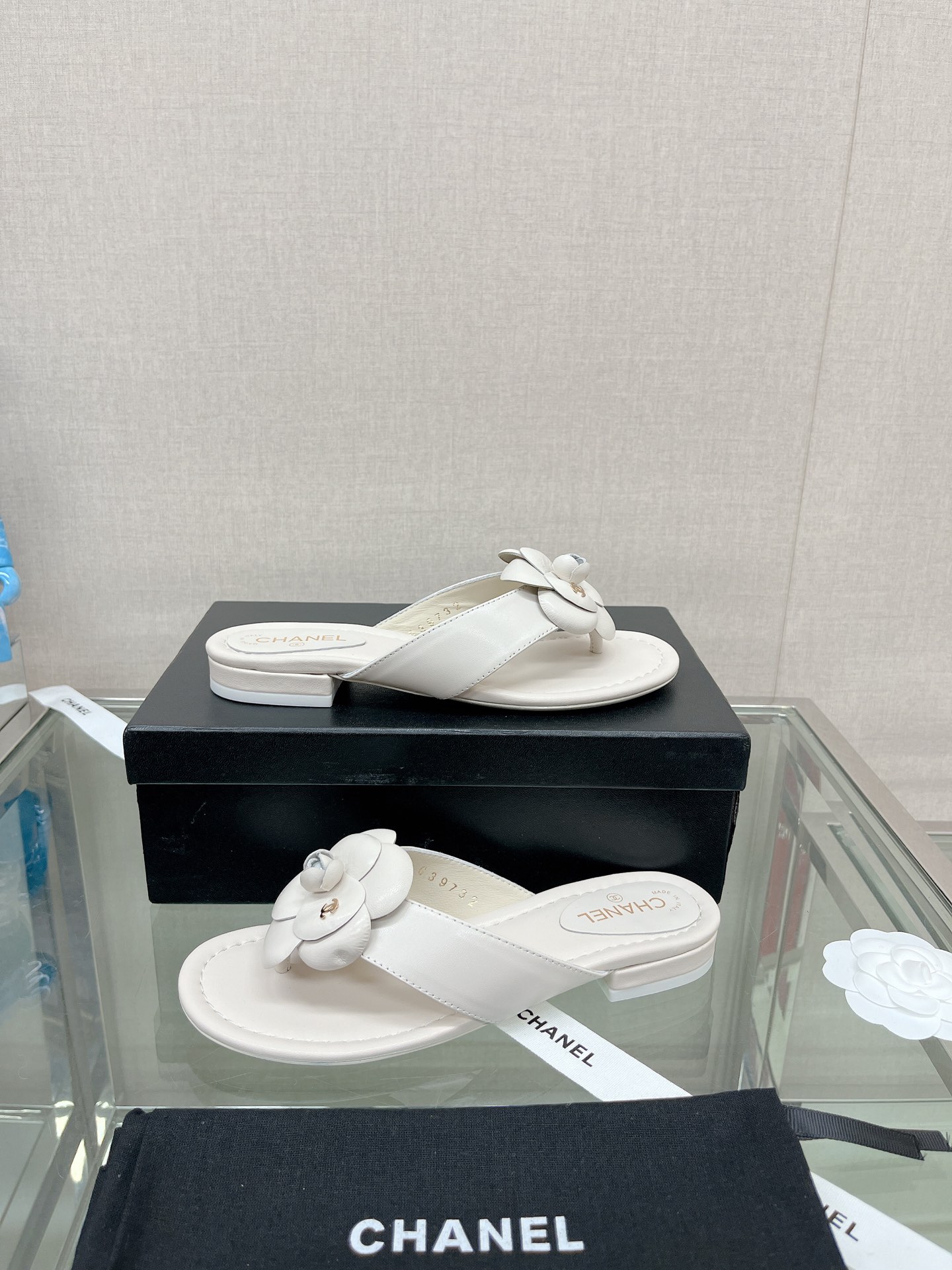 [TOP] CHANEL Camellia Slippers - 3 Colour