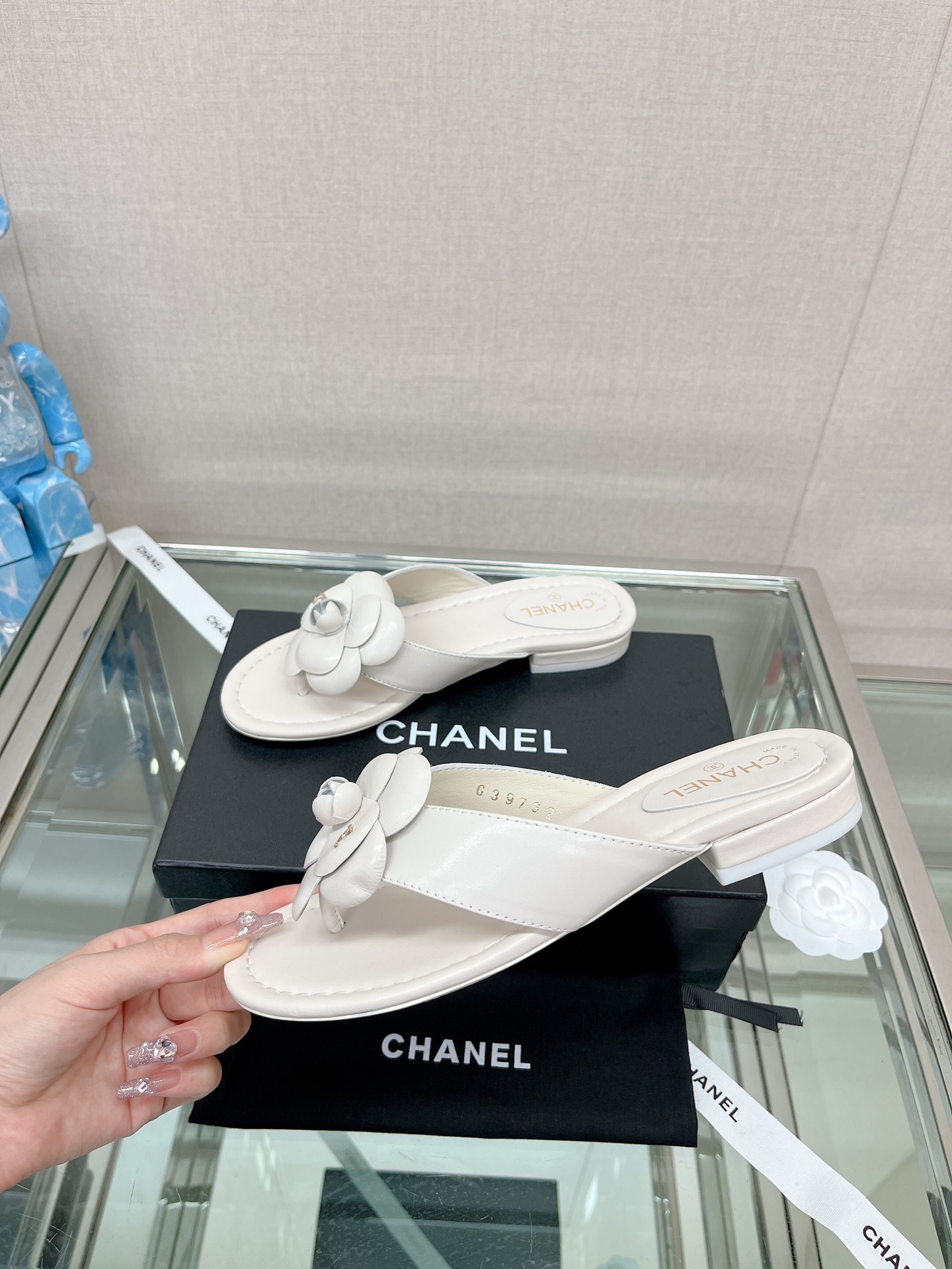 [TOP] CHANEL Camellia Slippers - 3 Colour