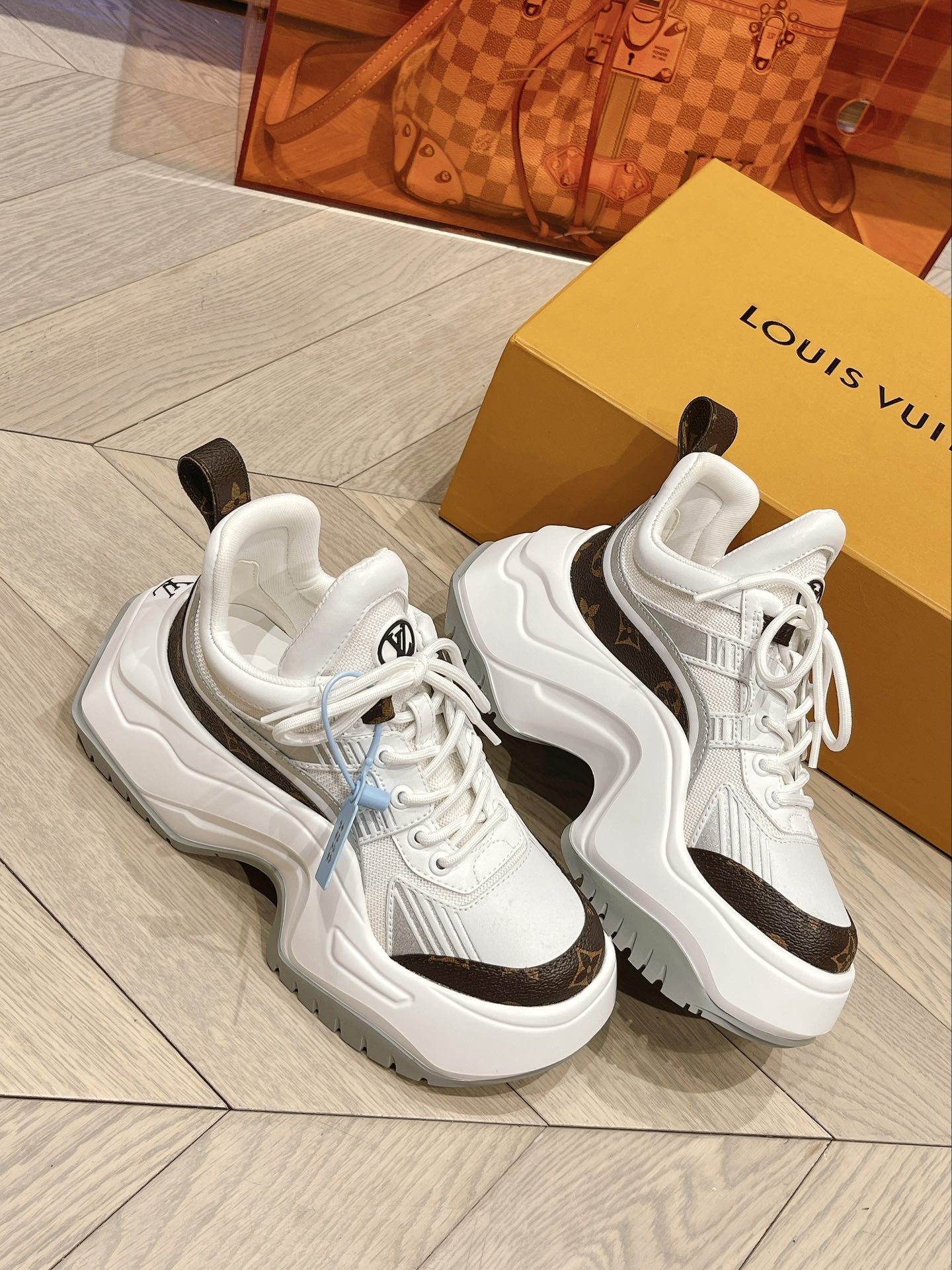[TOP] Louis Vuitton LV Thick Sole Casual Board Shoes - 4 Colour
